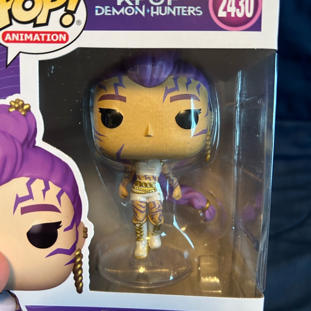K-Pop Demon Hunters Rumi Glow CHASE Funko Pop - Picture 2 of 11